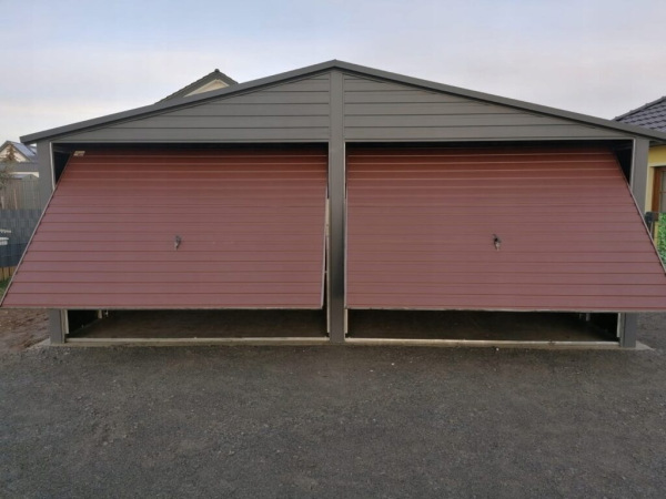 Plechová garáž 6×5 m – sedlová strecha, RAL 7016 / RAL 8017 3