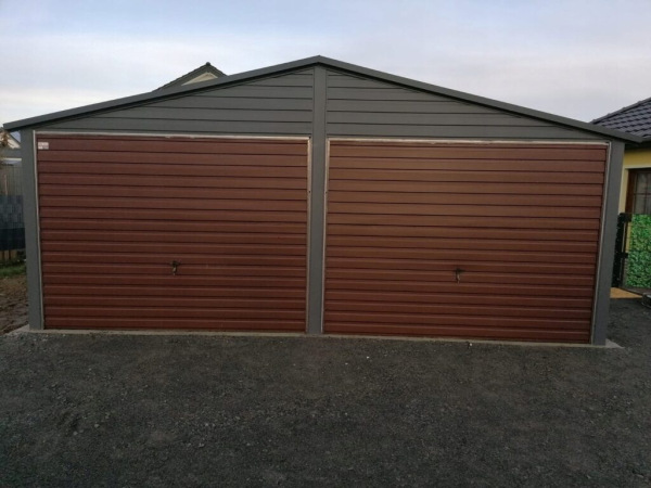Plechová garáž 6×5 m – sedlová strecha, RAL 7016 / RAL 8017 4