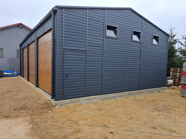 🤩 Prémiová garáž s tromi sekčnými bránami – Rozmery 12x8 m 4