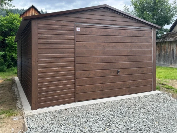 Plechová garáž 4×6 m – Orech, sedlová strecha, zosilnená konštrukcia 1