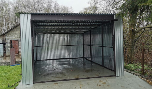 Pozinkovaná plechová garáž 4×6 m – spád dozadu, výklopná brána 1