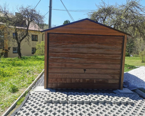 Plechová Garáž 3×4 m ELEGANT – Orech / RAL 8017 2