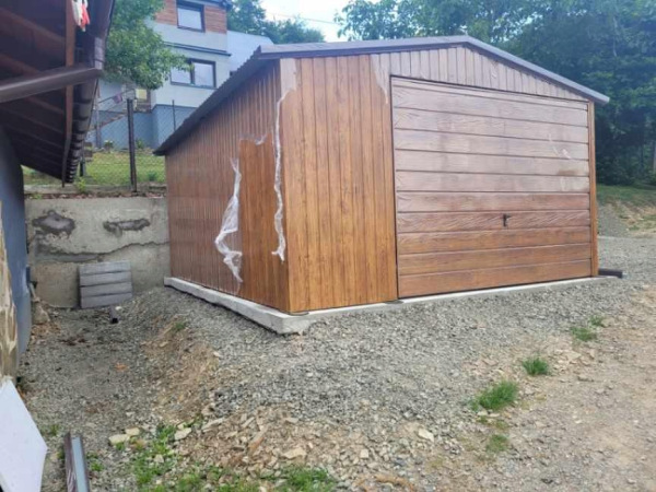 🏠 Plechová garáž 4×5 m – sedlová strecha | Zlatý Dub + RAL 8017 3