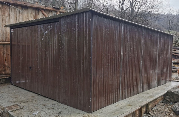 Plechová garáž 4×5 m – RAL 8017 (Hnedá) 2