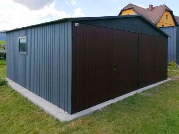 Plechová garáž 6×5 m – sedlová strecha, dvojkrídlové brány 3