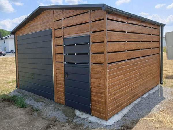 Plechová garáž 3×4 m + 2 m prístrešok – Zlatý dub / RAL 7016 2