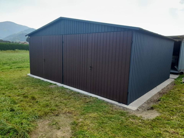Plechová garáž 6×5 m – sedlová strecha, dvojkrídlové brány 2