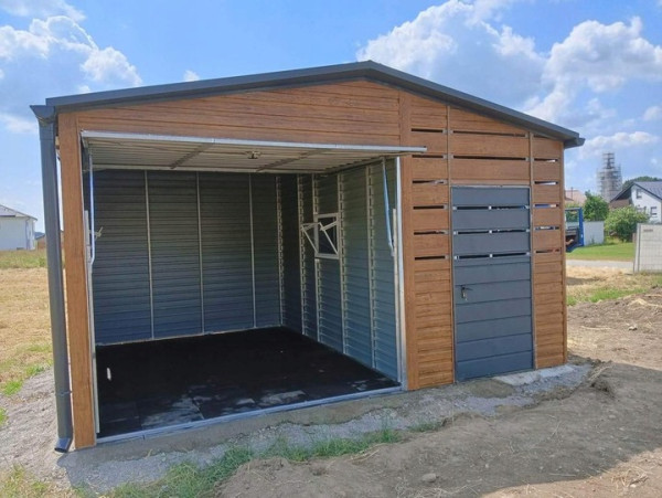 Plechová garáž 3×4 m + 2 m prístrešok – Zlatý dub / RAL 7016 4