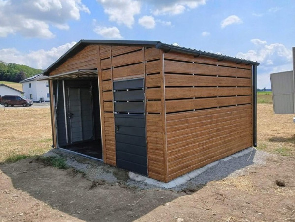 Plechová garáž 3×4 m + 2 m prístrešok – Zlatý dub / RAL 7016 3