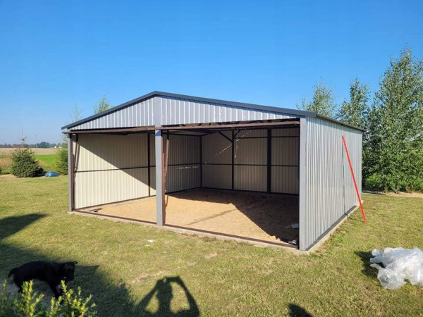 Plechová garáž 6×5 m – sedlová strecha, 2× výklopné brány 4