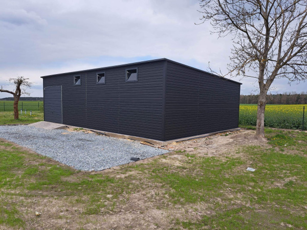 Kovová garáž s výklopnou bránou – RAL 7016 / RAL 9005 2